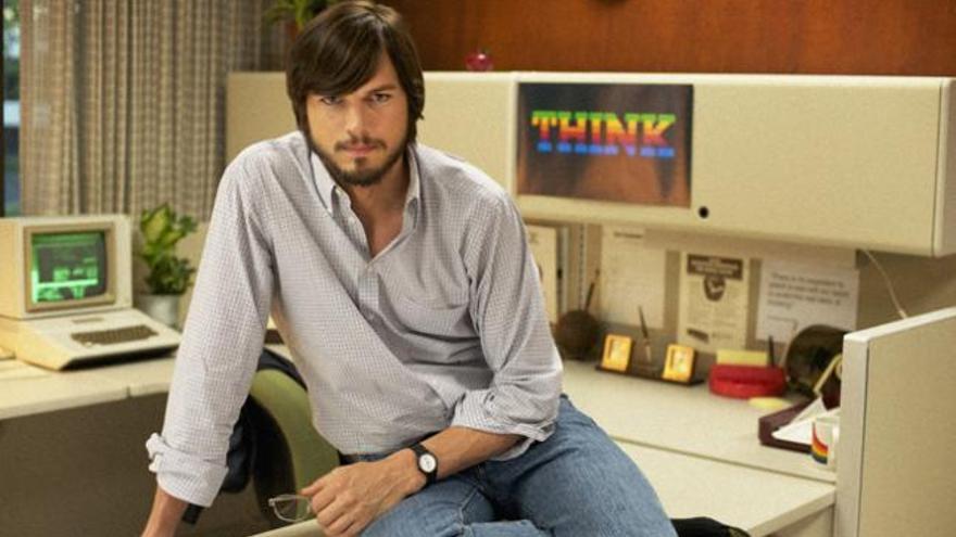 Aston Kutcher como Steve Jobs.