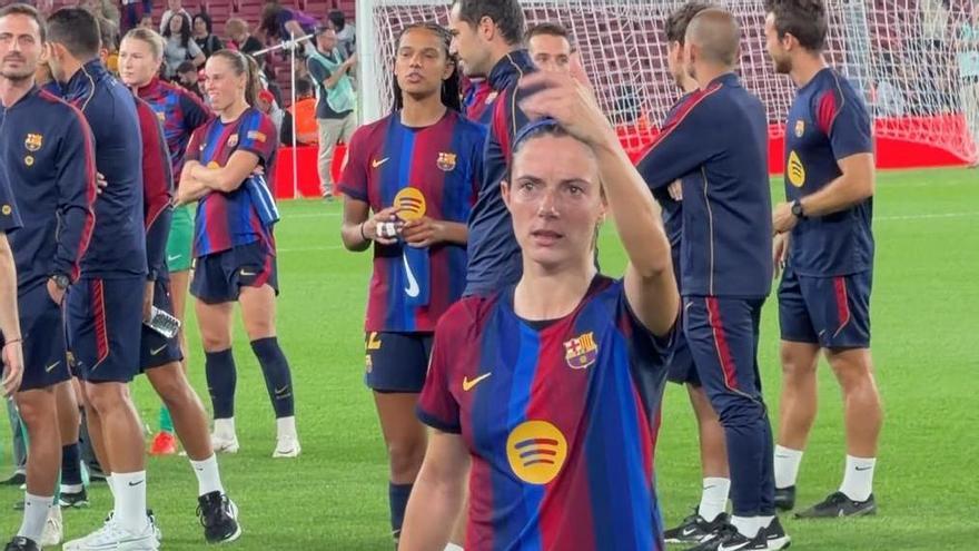 Baño de masas para Aitana tras la goleada contra el Real Madrid
