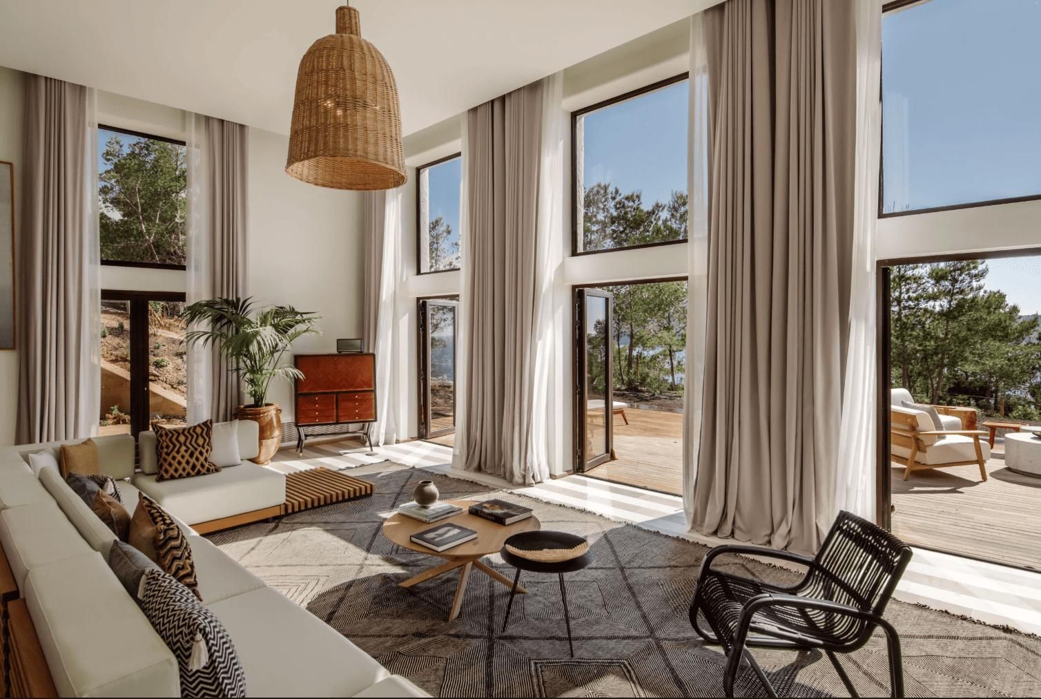 Así es uno de los hoteles más lujosos de Baleares: dos mansiones y suites dentro de cuevas