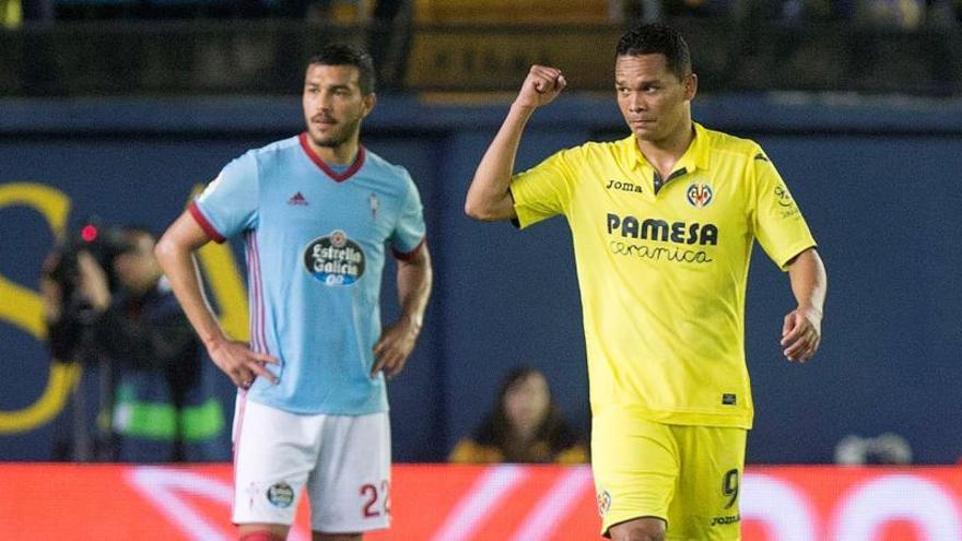 Bacca celebra uno de sus goles.