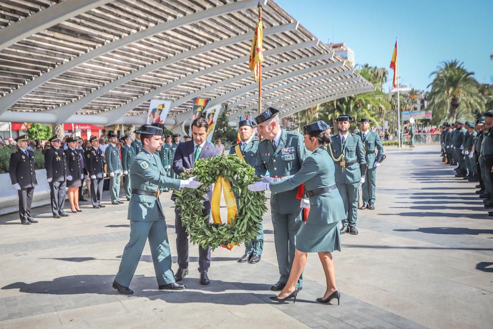 La Guardia Civil recibe un homenaje en Torrevieja