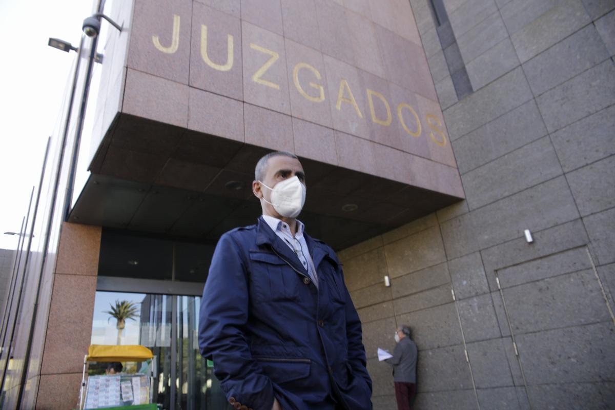 Javier Abreu en los juzgados el pasado abril.