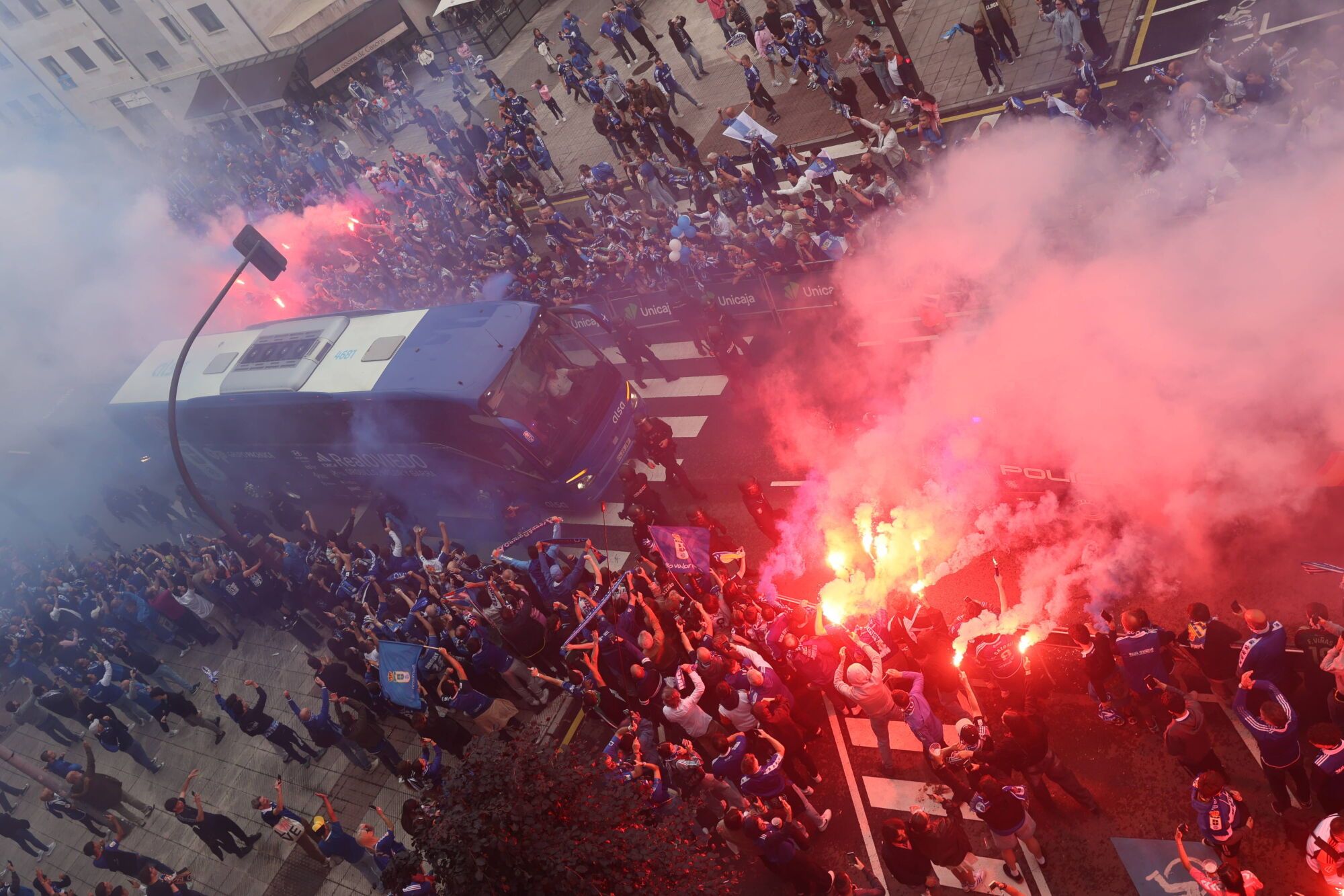 Así fue el recibimiento de la afición al Real Oviedo y toda la previa del último partido de la temporada