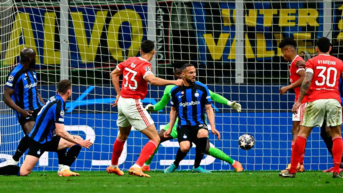 Inter - Benfica: El gol de Petar Musa