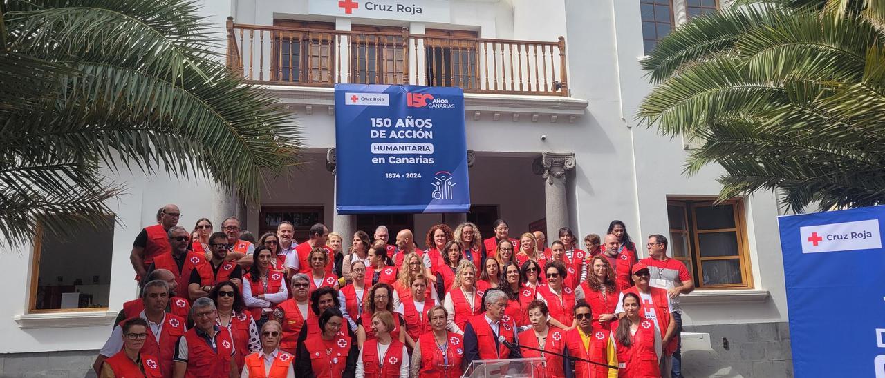 Los integrantes de Cruz Roja de Las Palmas de Gran Canaria durante la celebración del 150 aniversario.