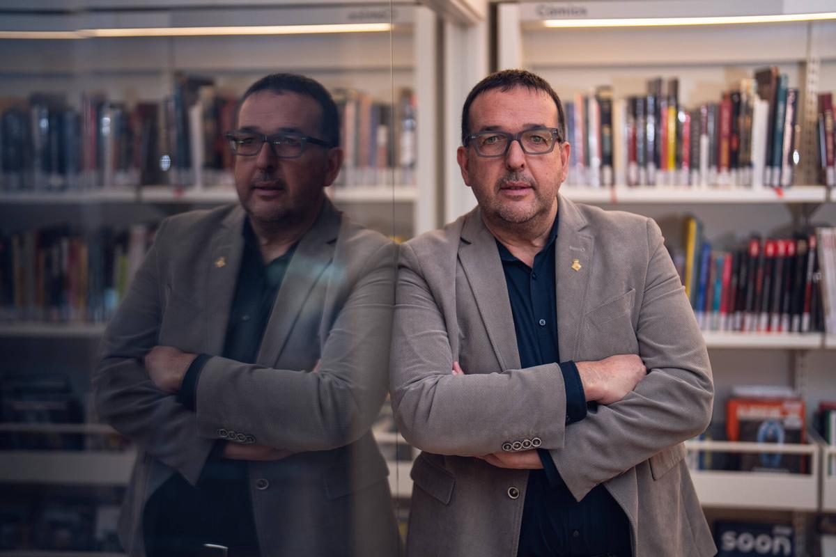 Albert Castells, alcalde de Vic: "S’ha de revisar el dret al padró, estem creant un  país en fallida"