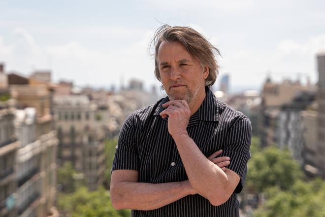 Barcelona. 26/04/2024. Cultura. El director Richard Linklater posa en el photocall del Hotel Casa Fuster en el marco del Bcn Film Festival. AUTOR: Marc Asensio REDACTOR: Rafael Tapounet Barcelona, Catalunya, España, cultura, cine, director, Richard Linklater, Barcelona Film Festival