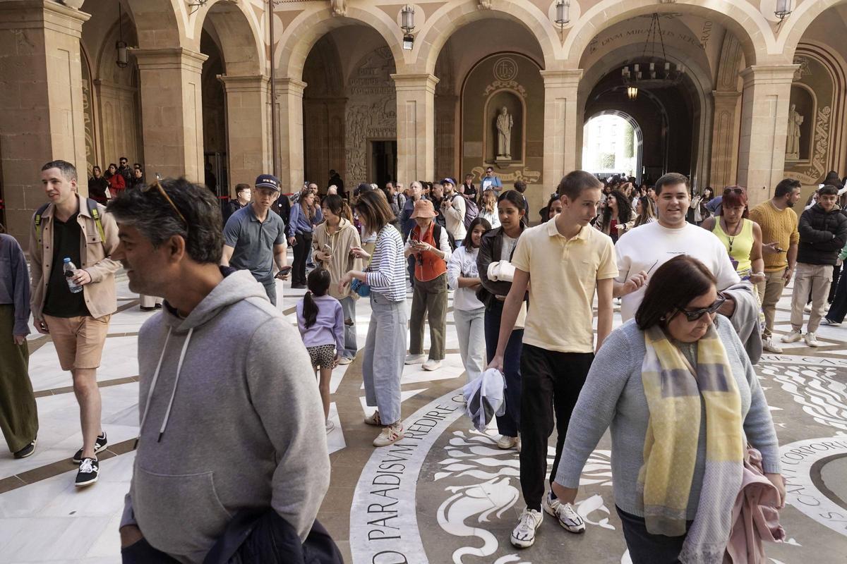 Grup de turistes a Montserrat