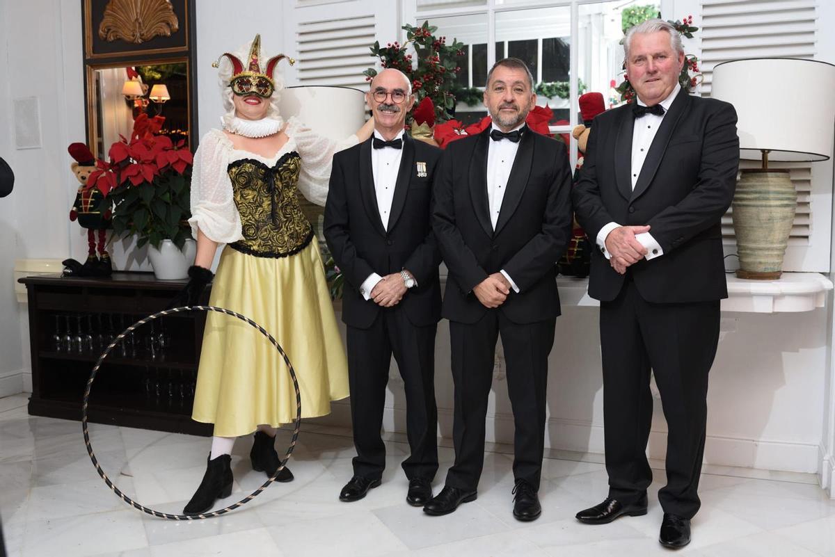 De izquierda a derecha: Francisco José Perera, protocolo y Cónsul de la República de Eslovaquia; José Manuel Bermúdez, Alcalde de Santa Cruz de Tenerife; Stan Weytjens, decano y Cónsul de los Países Bajos