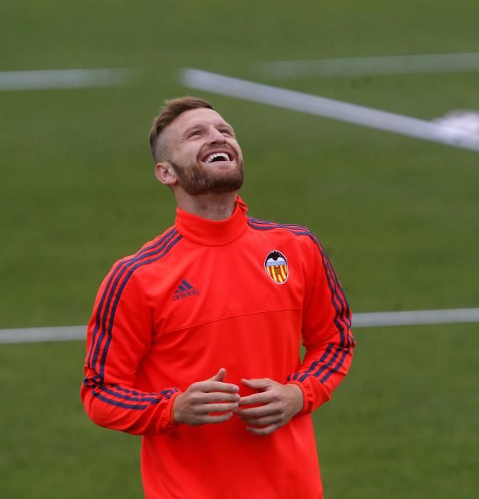 Último entrenamiento del Valencia antes del partido contra el Real Madrid