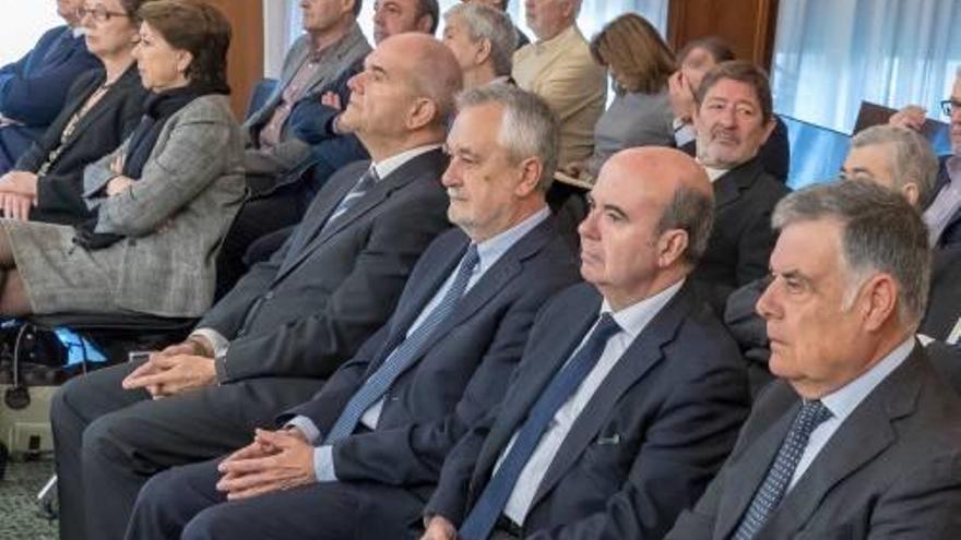 Comença el judici dels ERO amb Chaves i Griñán a la banqueta