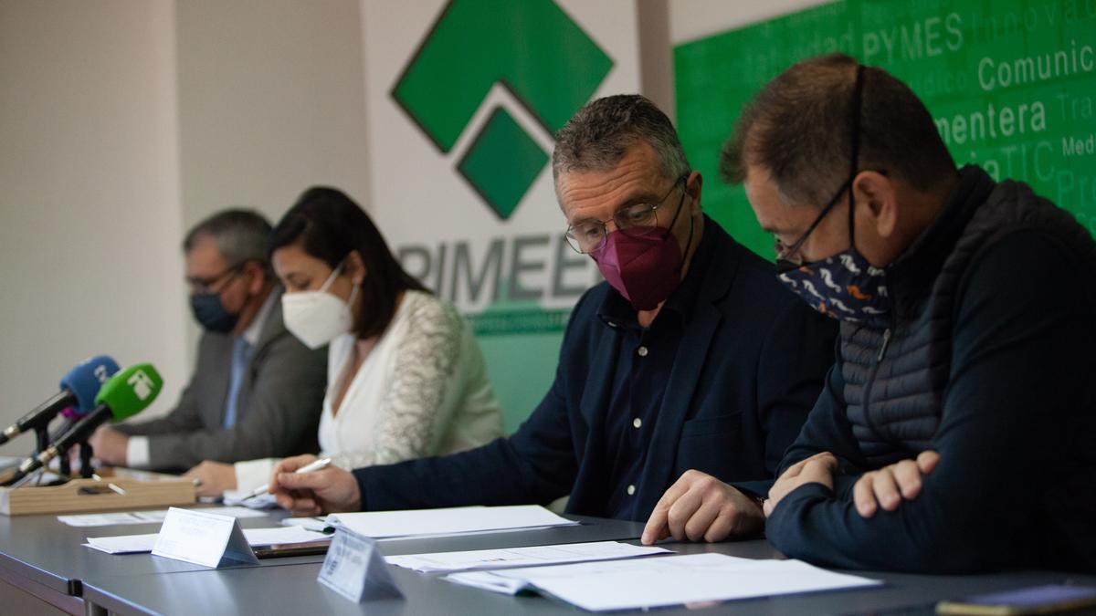 Óscar Prohens, Àngels Marí, Alfonso Rojo y Pep Mayans en la presentación de la encuesta anual de actividad de las empresas ibicencas realizado por la Pimeef hace un año.