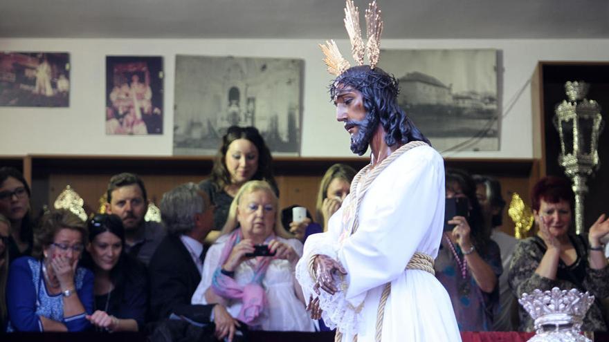 Jesús Cautivo, en su trono procesional, justo antes de iniciar su salida por las calles de Málaga el Lunes Santo.