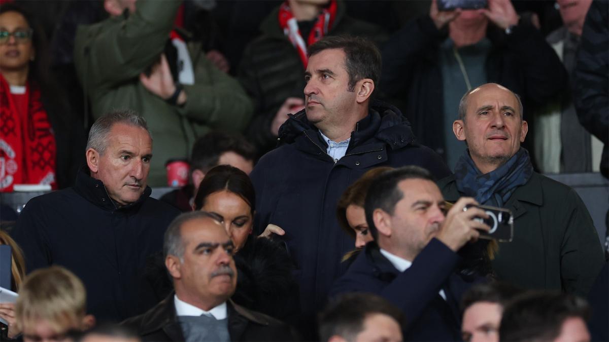 Txiki Begiristain y Ferran Soriano en la grada de Old Trafford