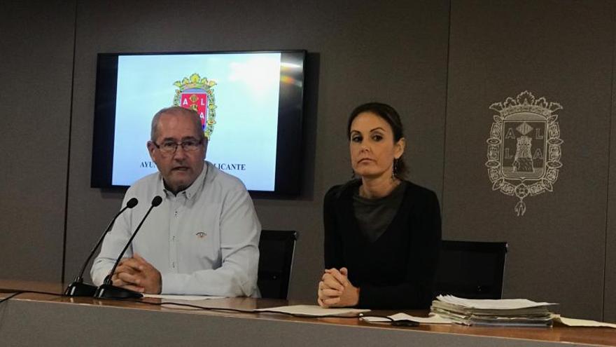 El concejal José Ramón González y la diputada autonómica Elisa Díaz, hoy en el Ayuntamiento