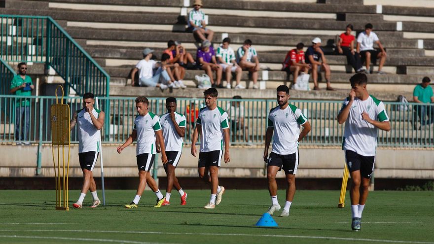 El Córdoba CF y una semana de ebullición: presentaciones, salidas y fichajes