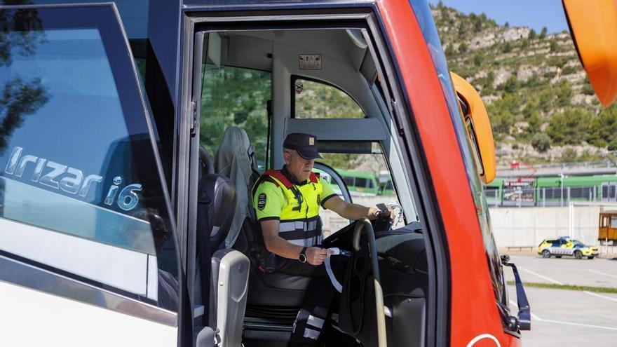 Un autocar amb la ITV caducada, única incidència dels controls fets aquest dimarts als autobusos que pugen a Montserrat