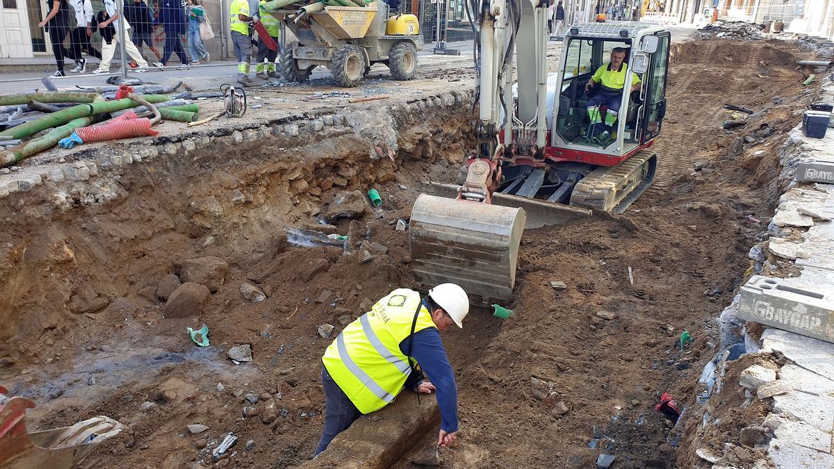 Trabajadores en las obras en la calle Elduayen