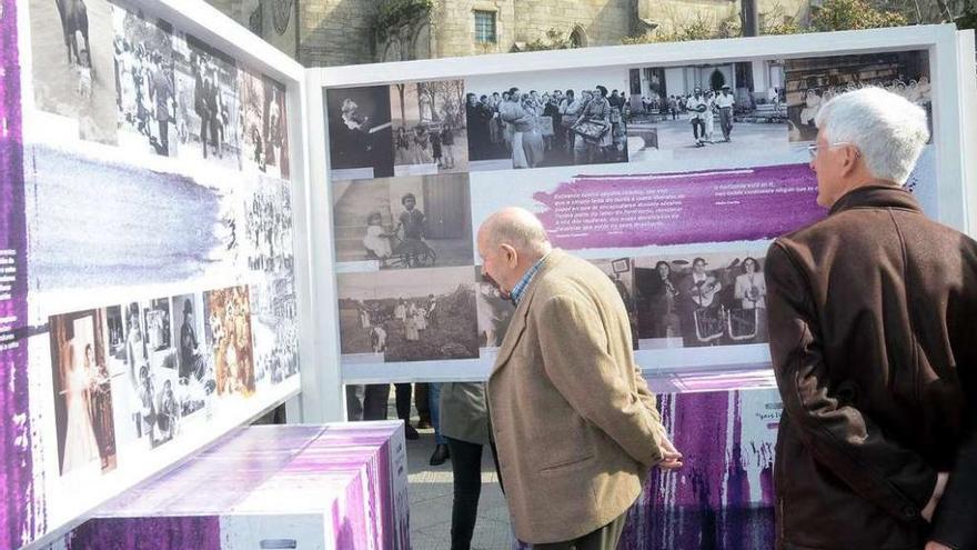 Exposición &quot;Do gris ao violeta&quot; que se puede ver en A Ferrería. // Rafa Vázquez