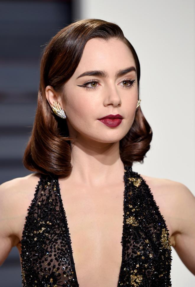 Eyeliner triunfador: Lilly Collins con un maquillaje espectacular