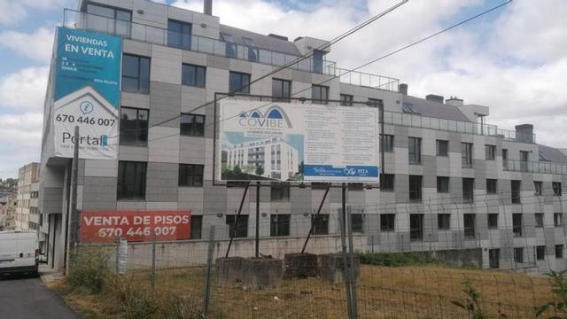 Bloque de Bellavista y, en primer término, el cartel de la cooperativa.