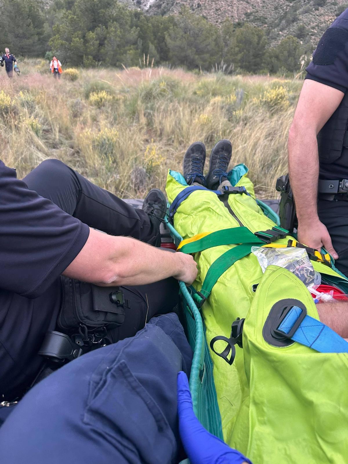 El parapentista herido, ayer en Petrer.