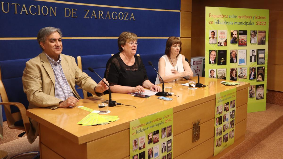 José Luis Corral, Mercedes Trébol y Carmen Santos, en la presentación del ciclo.