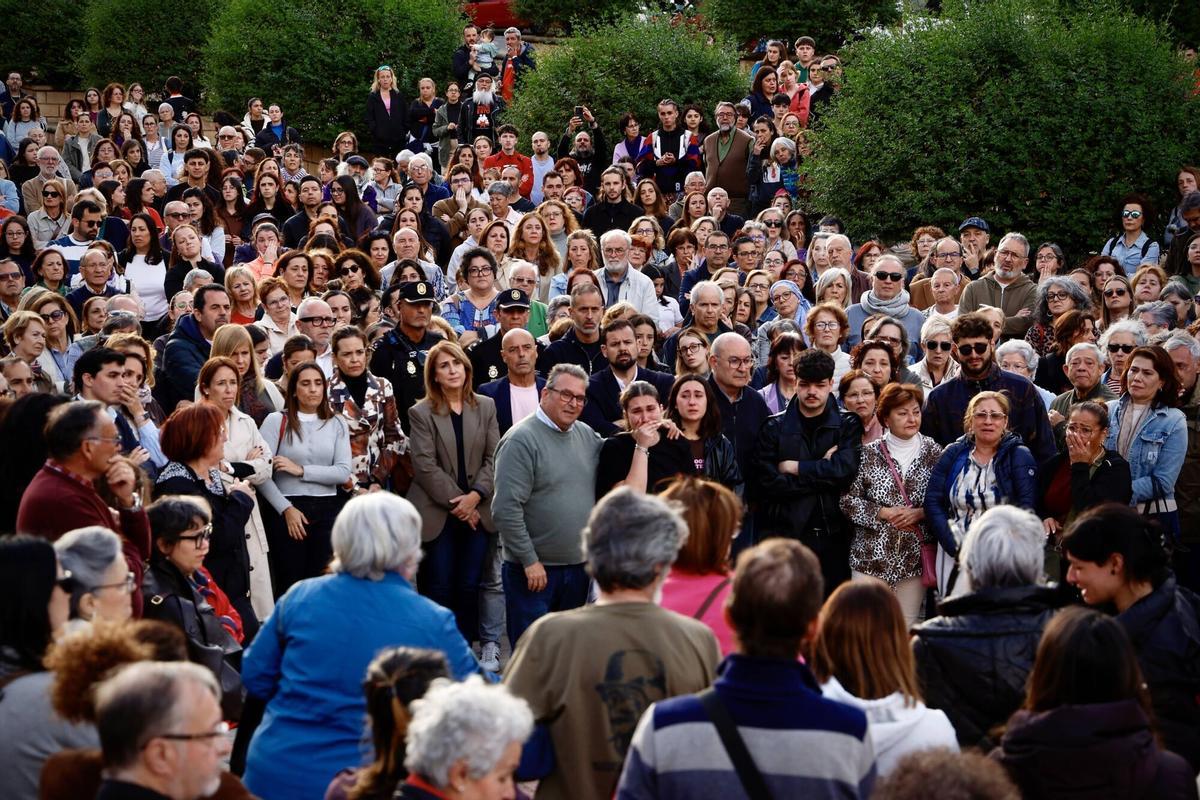 Córdoba. Concentración contra la Violencia Machista en la Plaza de la Juventud. Asesinato violencia de género en la Fuensanta, Pasaje Virgen de Luna 1