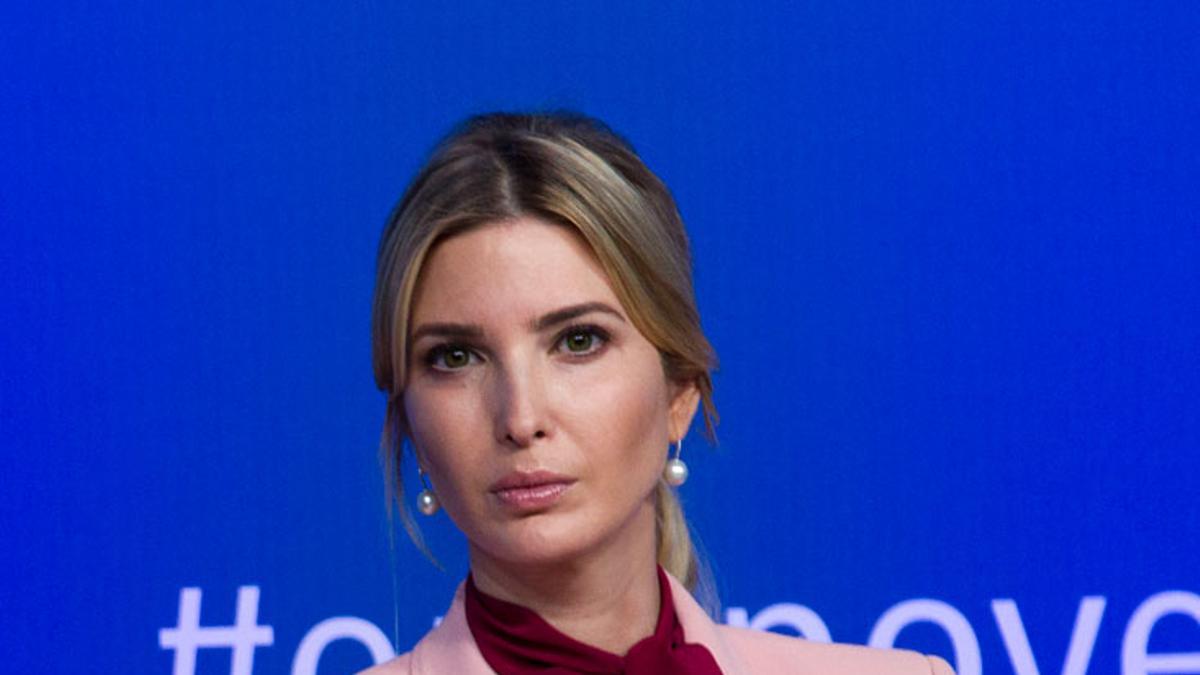 Ivanka Trump con traje de cuadros de Zara