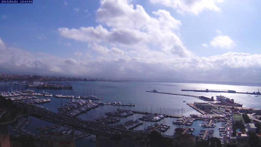 Wolken und Sonne über der Bucht von Palma am Mittwochvormittag (1.4.)