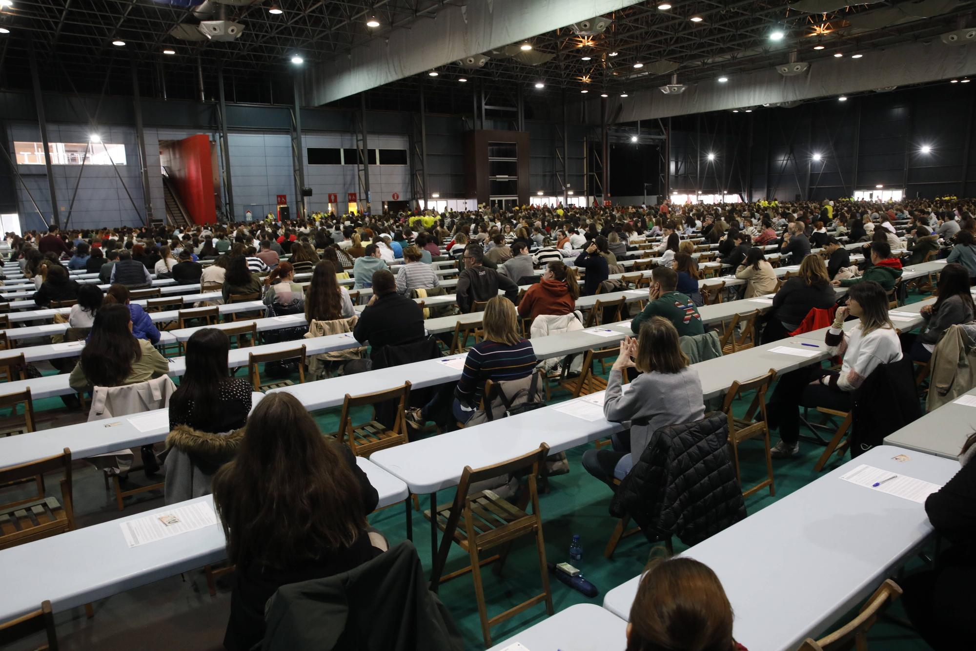 Miles de personas participan en la macrooposición de la sanidad pública asturiana.
