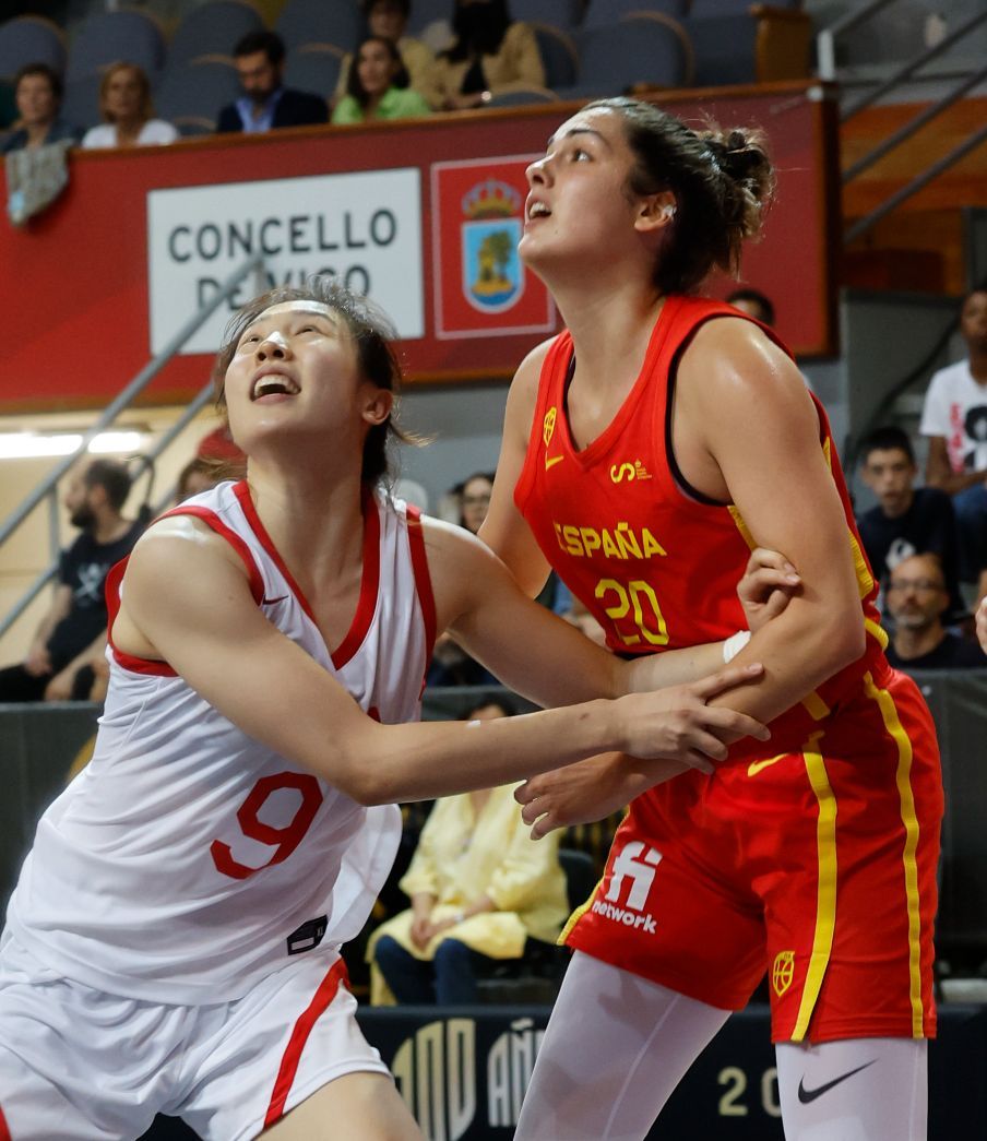 La seleccción femenina de básquet reina en Vigo