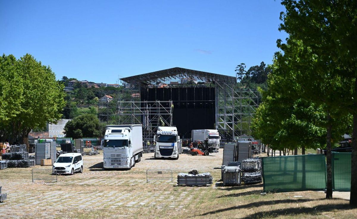 Montaje del escenario para Jennifer López, que después se usará en el BigSound. | Rafa Vázquez