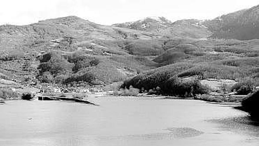 Aspecto del embalse de Rioseco, ayer a mediodía.