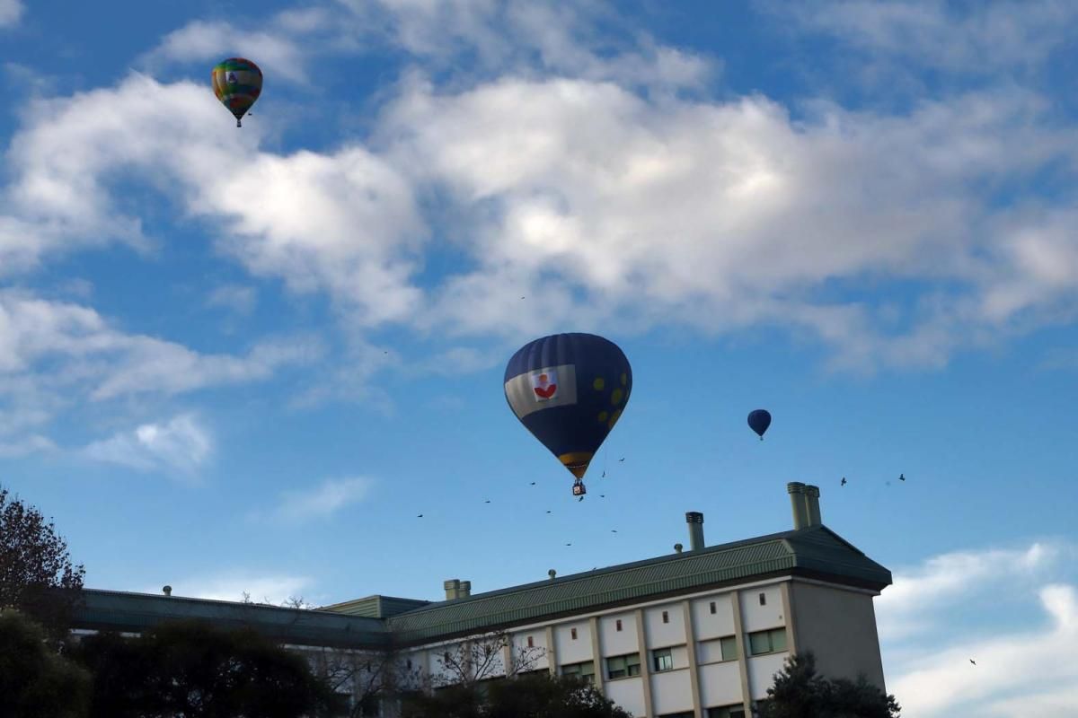 Los Reyes Magos surcan en globo el cielo de Córdoba