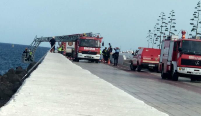 Hallazgo de un cadáver en los tetrápodos de la Avenida Marítima