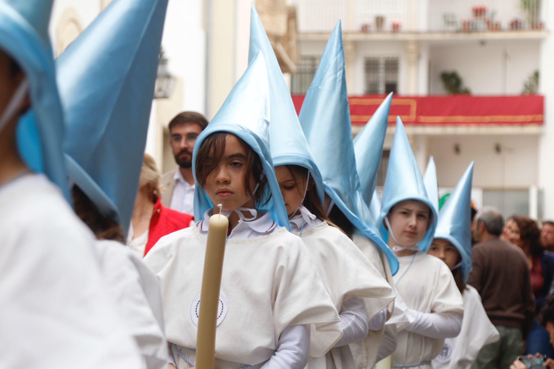 Pequeños del colegio de la Inmaculada durante su procesión