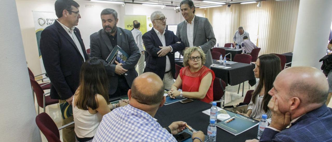 El presidente de Enercoop, Guillermo Belso; el alcalde de Crevillent, José Manuel Penalva; el presidente de Fundación CAM, Luis Boyer, y el de Ineca, Rafael Ballester.