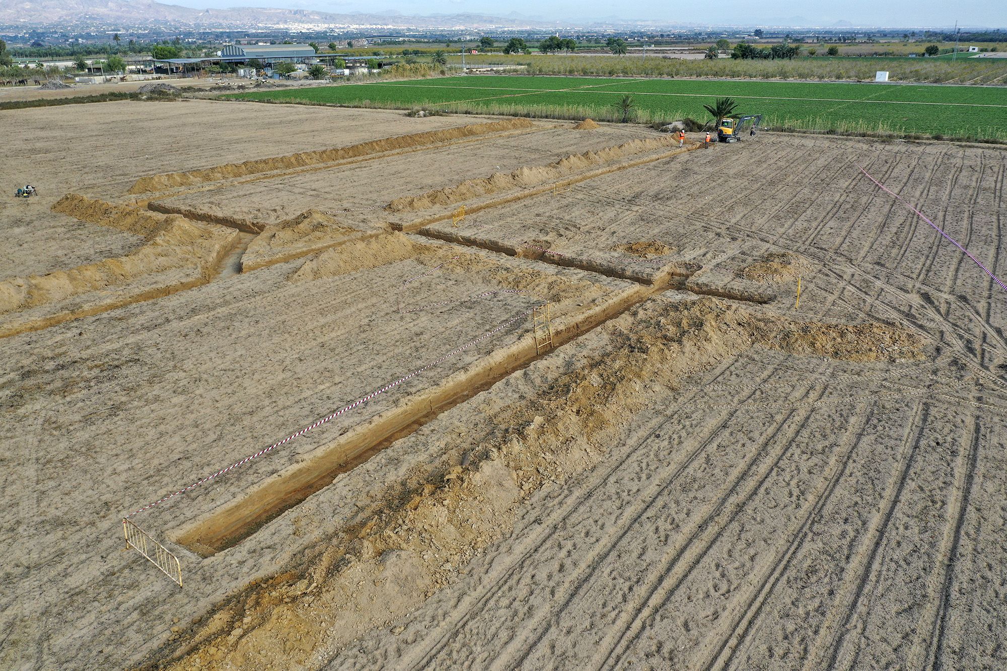 Excavaciones en el campo de concentración de Albatera para localizar una fosa común