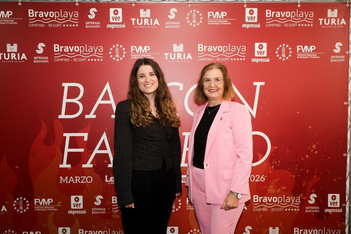 Alcaldes y alcaldesas copan el tercer día de balcón fallero de Levante-EMV