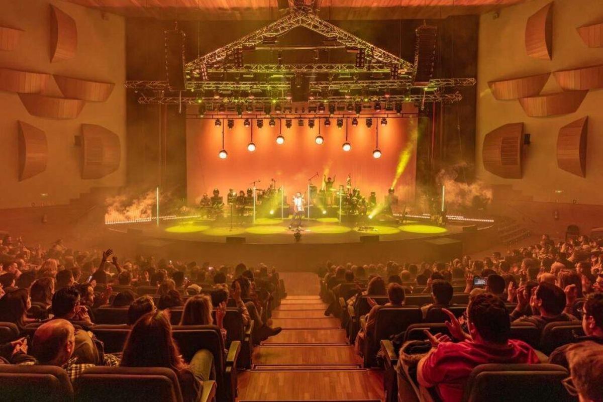 Espectáculo de Great Straits en el Palacio de la Ópera