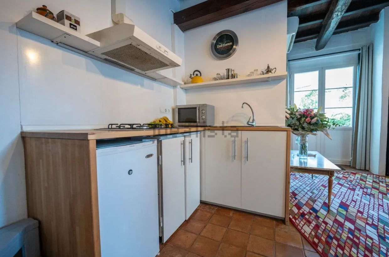 A la venta un edificio con dos apartamentos y negocio en Ibiza por 625.000 euros