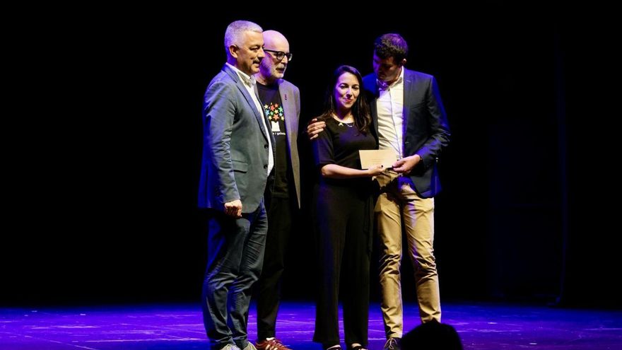 Un premio vestido de canto ao apoderamento feminino
