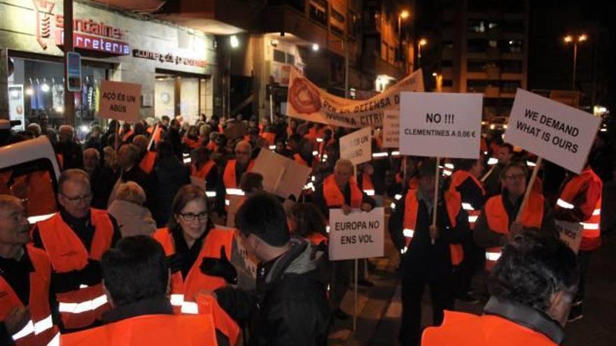 Protesta por las importaciones de cítricos en Borriana.