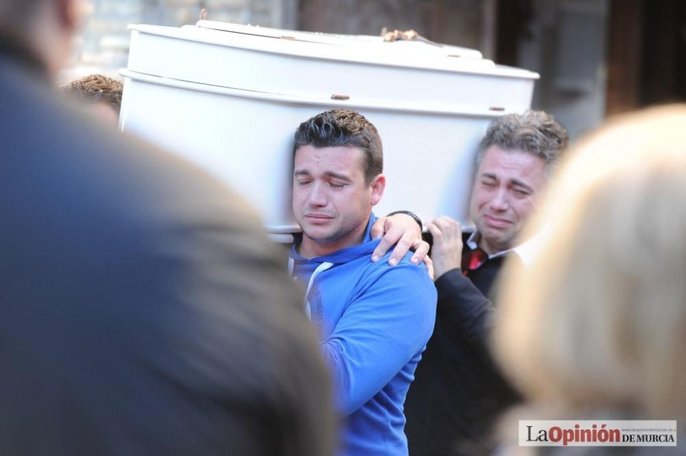 Dolor en el funeral de Natalia