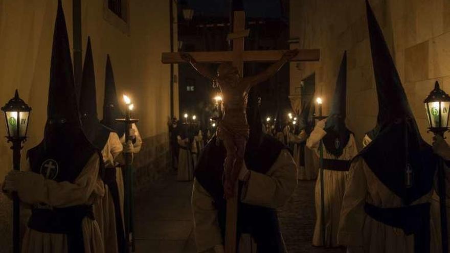 Un momento de la procesión del Martes Santo.