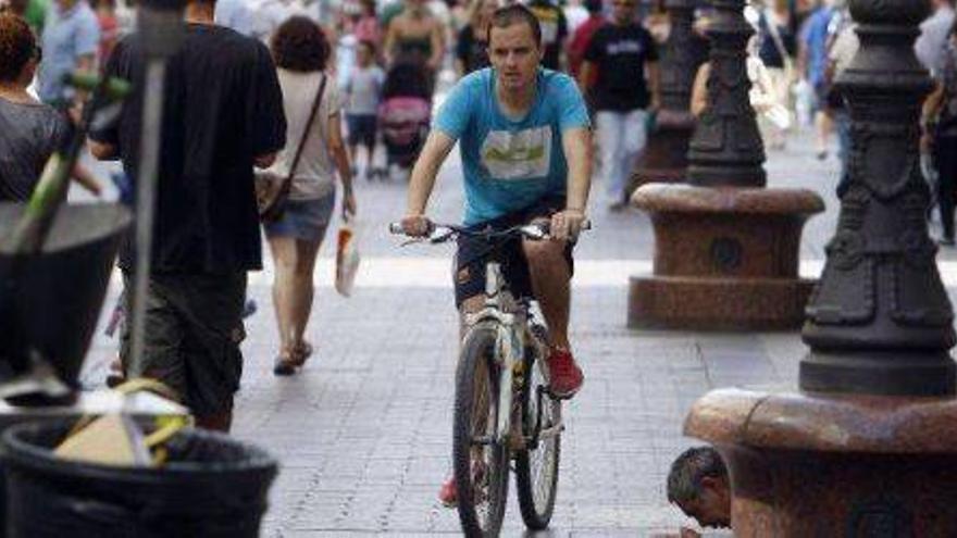 Las bicicletas no son para las aceras