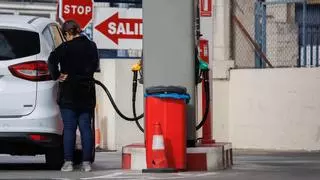 El precio de la gasolina baja un 0,5 % y el del gasóleo, un 1,4 %