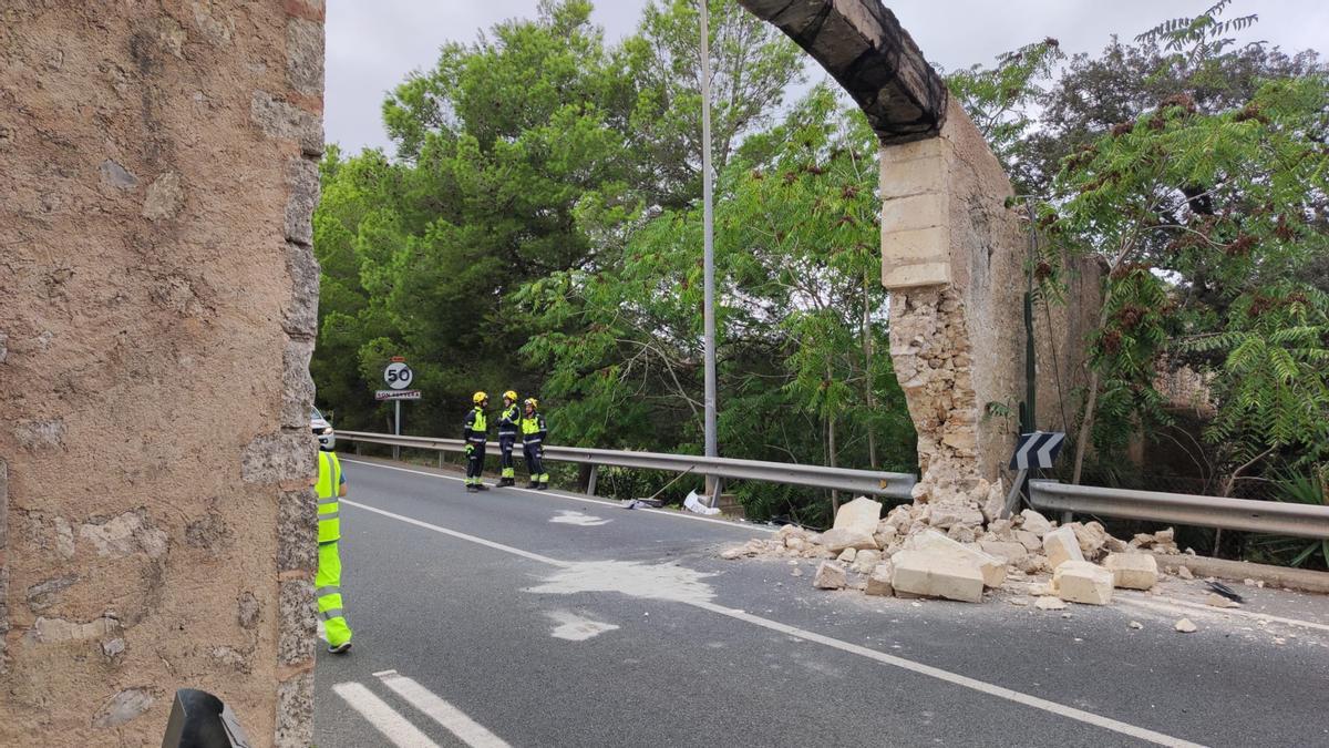 Un coche causa grandes daños en el "Pont des Canet" de Son Servera