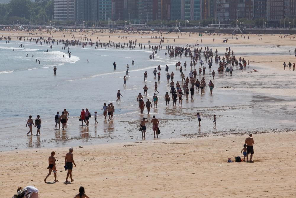 Gijón disfruta del buen tiempo